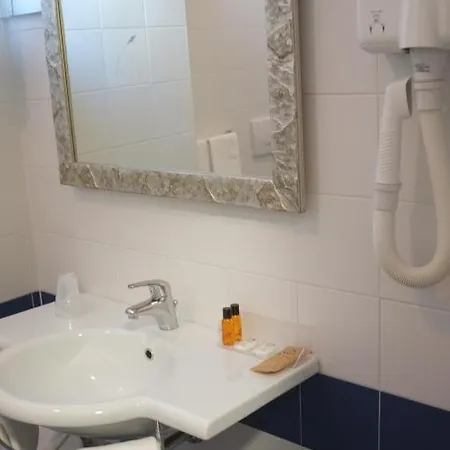 Della Citta Et De La 4* פורלי