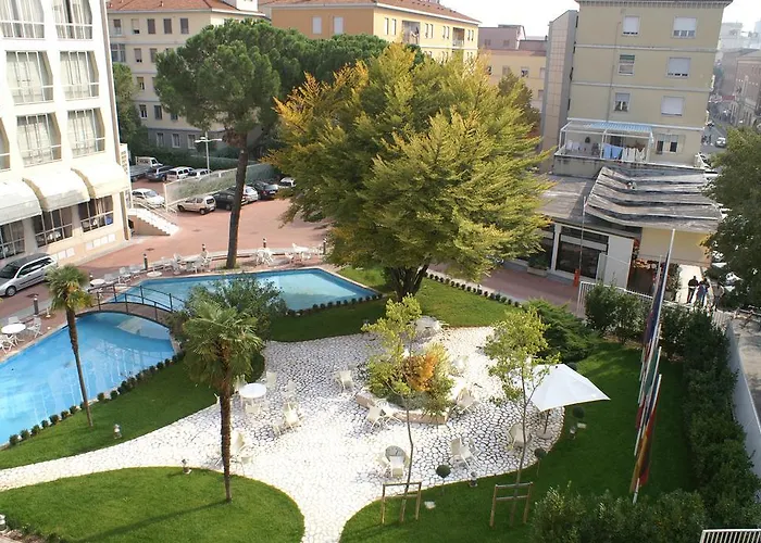 Della Citta Et De La 4*